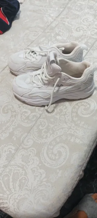 Zapatillas Fila Blancas talla 33