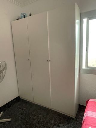 Armario blanco 3 puertas. 