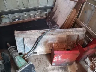 Mini cargadora Neuson 2008