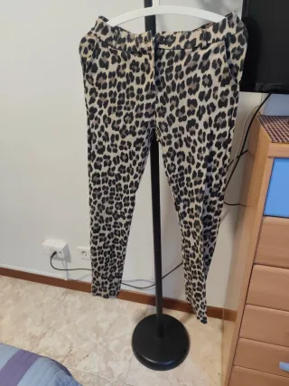 Pantalón estampado leopardo