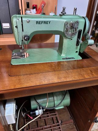 Máquina de coser industrial Refrey