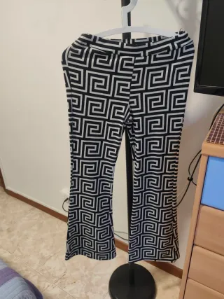 Pantalón psicodélico blanco y negro
