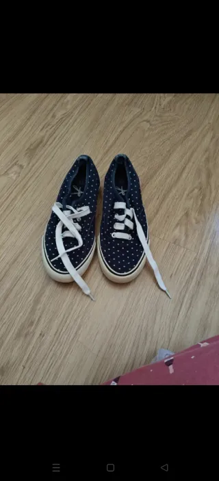 Zapatillas lona azul marino lunares