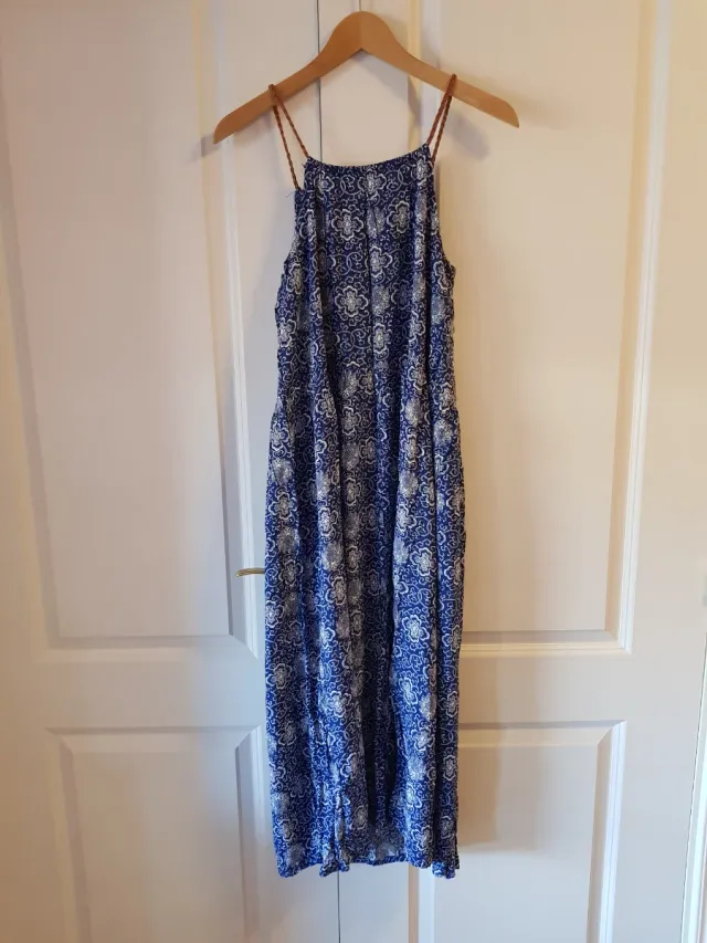 Vestido azul con tirantes