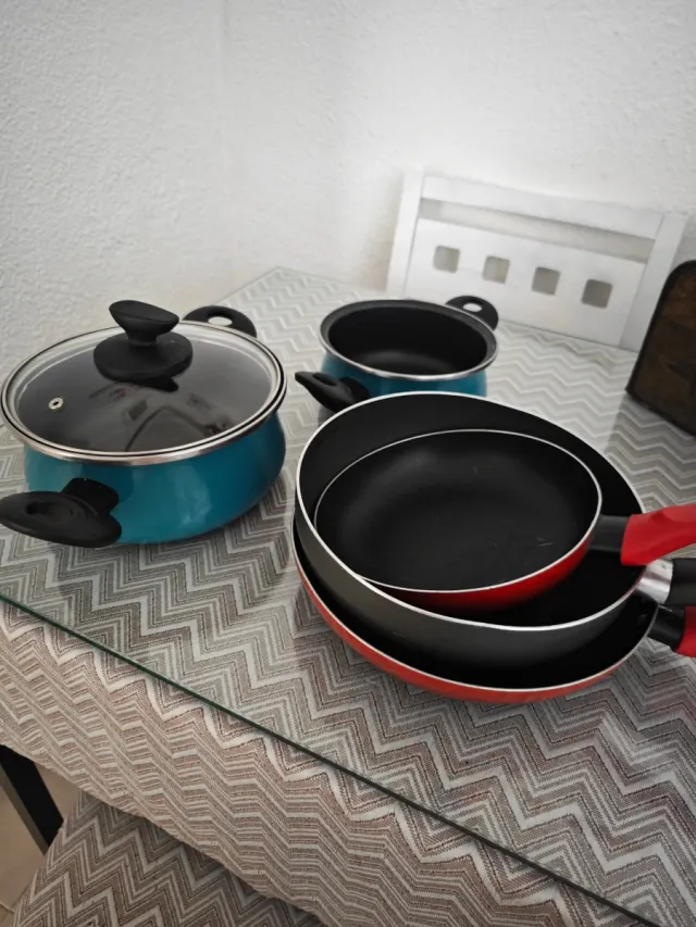Cazos y sartenes varios