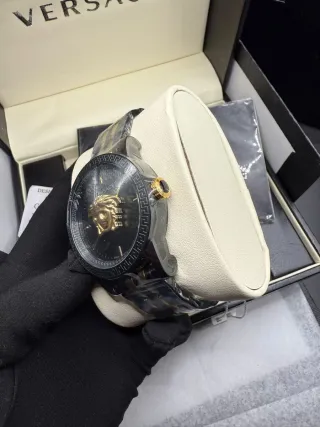 Reloj Versace Negro y Dorado