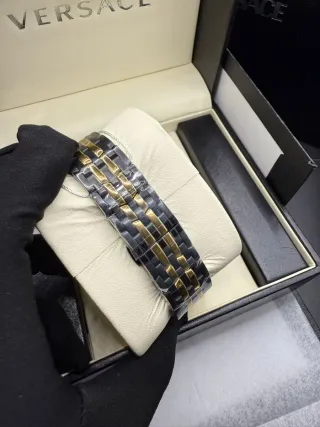 Reloj Versace Negro y Dorado