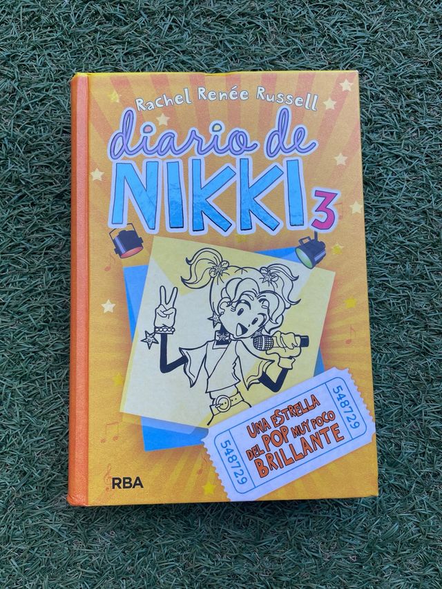Diario de Nikki 3 - Una estrella del pop muy po...