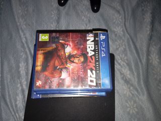 PS4,dos mandos,seis juegos y todos los cables inc.