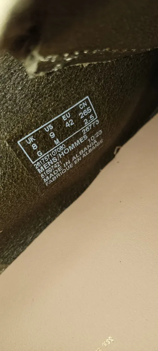 Clarks Wallabee pale kakhi suede