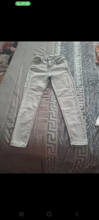 Pantalones vaqueros grises