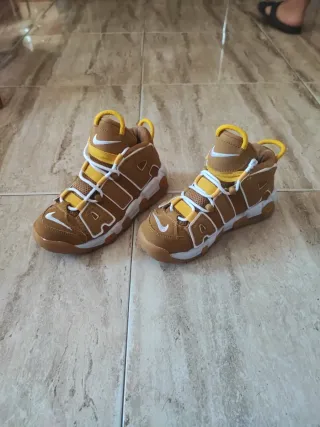 Zapatillas Nike Talla 35.5 Marrones y Amarillas