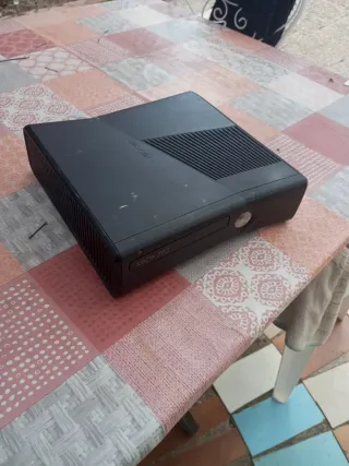 Xbox 360 Negra + volante kheel