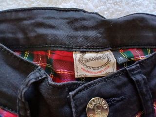 Pantalón cuadros rojo y negro con cuero