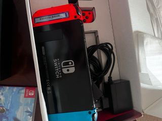 Nintendo Switch Poco Usada Azul/Rojo