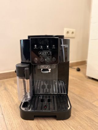 Cafetera Delonghi Magnifica Start Negra