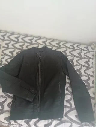 Chaqueta Negra Estilo Motero