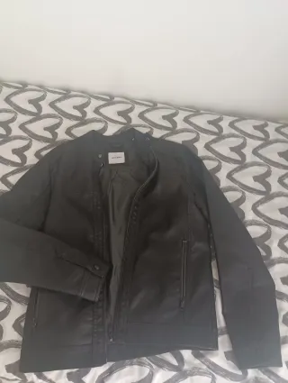 Chaqueta Negra Estilo Motero