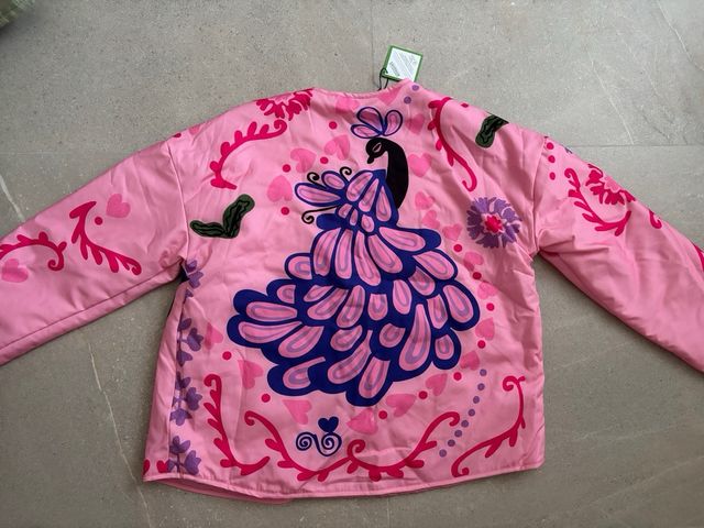 Chaqueta rosa con dibujos