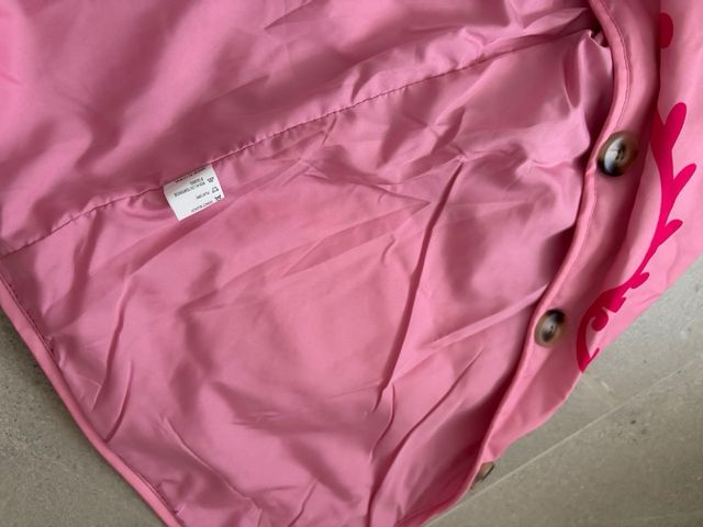 Chaqueta rosa con dibujos