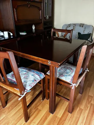 Mesa extensible madera con 6 sillas