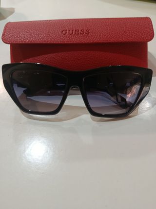 Gafas de sol Guess negras y moradas NEGOCIABLE 