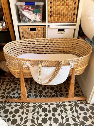 Moisés mimbre y madera