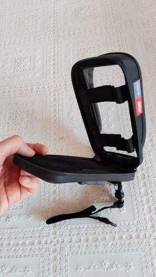 Soporte Móvil para Moto marca Givi Impermeable