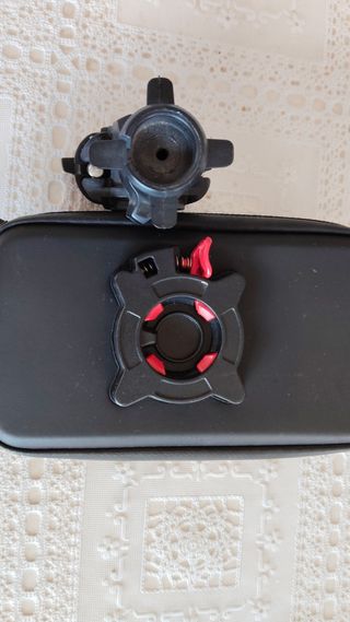 Soporte Móvil para Moto marca Givi Impermeable