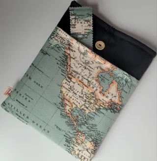 Funda para libro con mapa y marcapáginas