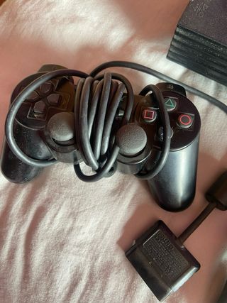 PlayStation 2 Negra + 2 Mandos + 5 Juegos