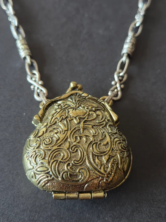 Collar pastillero estilo vintage