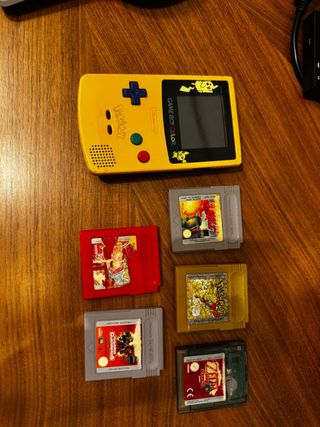 Game Boy Color Pikachu + 5 Juegos