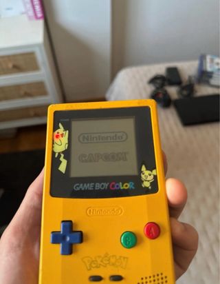 Game Boy Color Pikachu + 5 Juegos