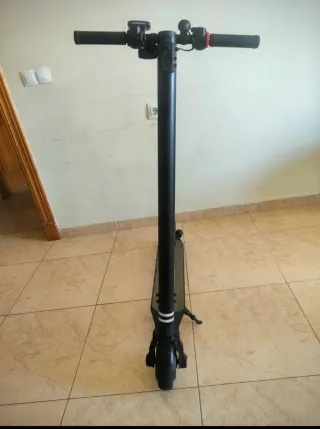 Patinete eléctrico negro