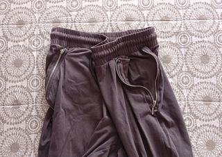 Pantalón pirata chándal gris talla S