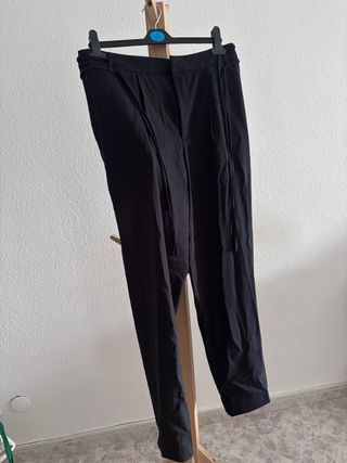Pantalón negro rayas fino talla 42. 