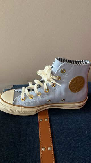 Converse azul y dorado