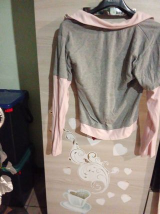 Maglia grigio e rosa con colletto
