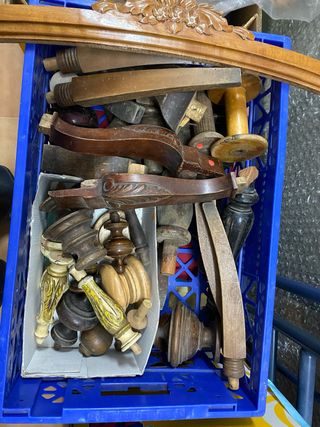 Restauro in legno di parti di mobili antichi  