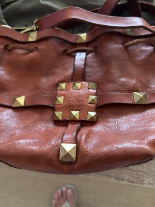 Borsa Campomaggi in pelle marrone con borchie