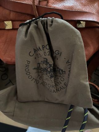 Borsa Campomaggi in pelle marrone con borchie