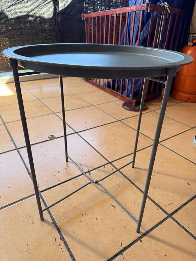 Mesa redonda metálica gris