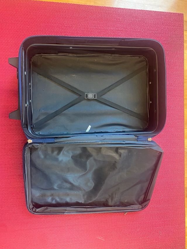 Maleta azul de viaje