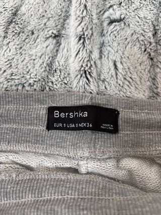 Pantalón de chándal Bershka gris
precio nego