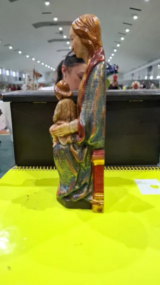  Gran oferta solo hoy 
Virgen con niño madera poli