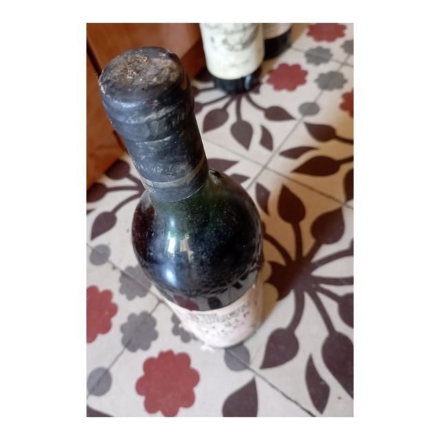 3 Botellas de Vino Antiguas