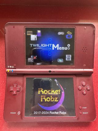 Nintendo DSi XL con juegos