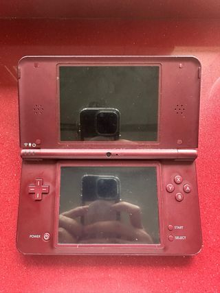 Nintendo DSi XL con juegos