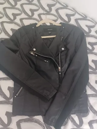 Chaqueta Vero Moda Negra Talla M del Corte Inglés 